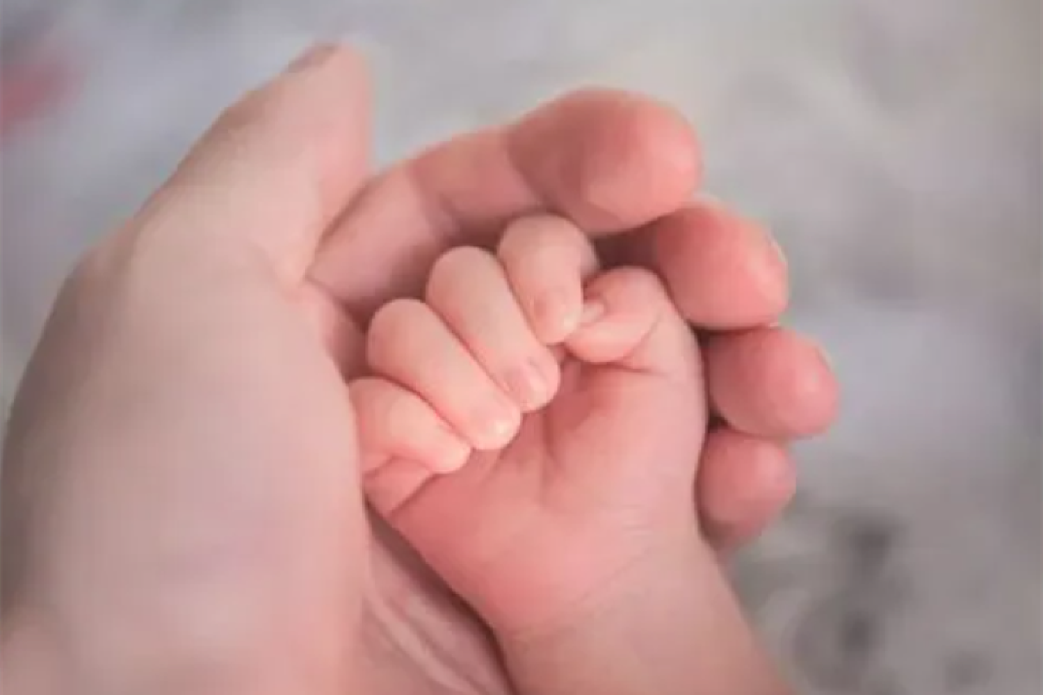 宝宝出生第一天图片