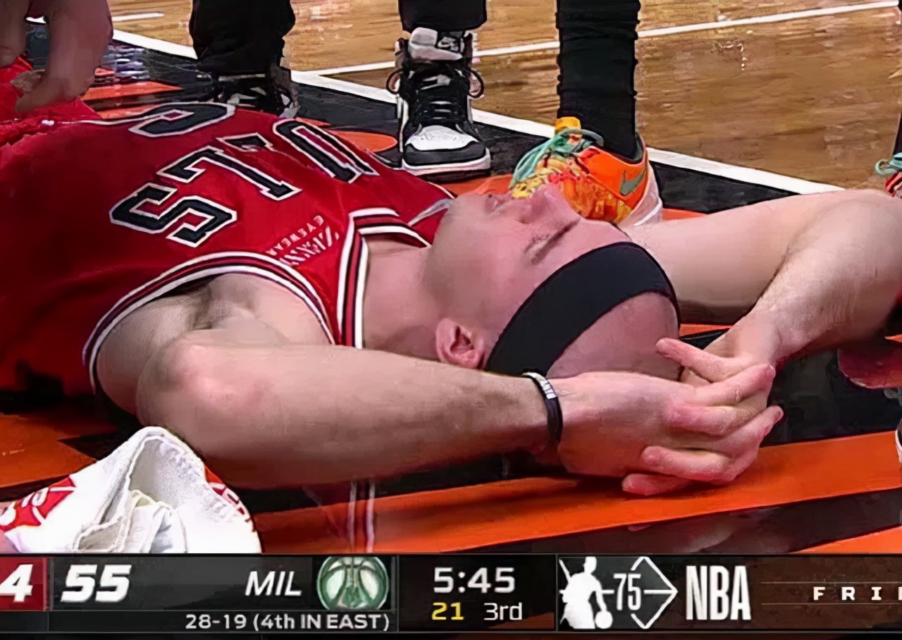 nba有哪些巨星手腕骨折过(阿伦恶犯卡鲁索，后者右手腕骨折，雄鹿公牛官微赛后还“掐架”)