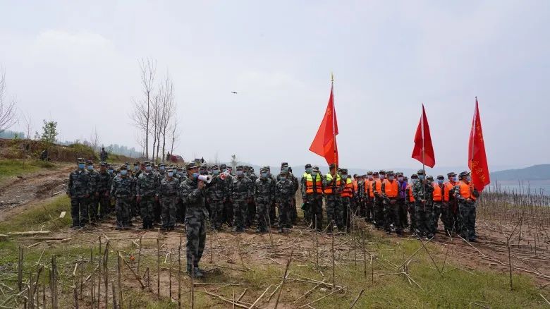 河南省新安县军地联合举行防汛抢险应急演练