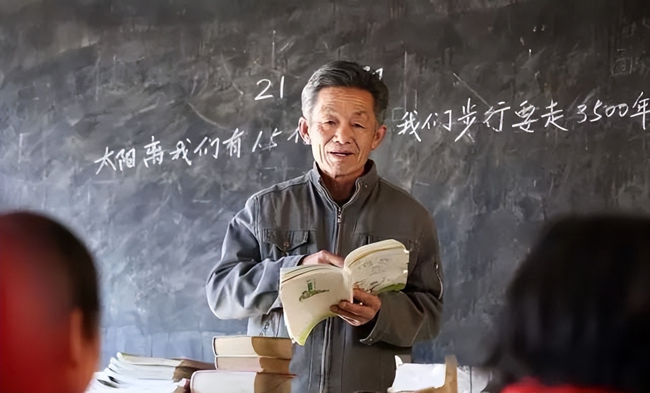 教师收入迎来大变动，工资“上涨”拉开距离，与农村教师大有不同