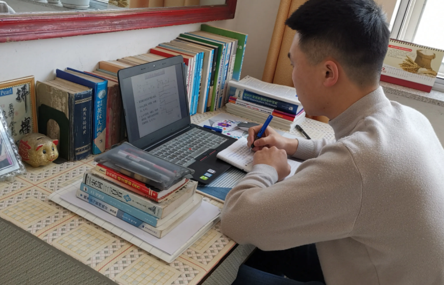 那位自称交不起网费的深大讲师，月薪被曝光，实际金额令人意外