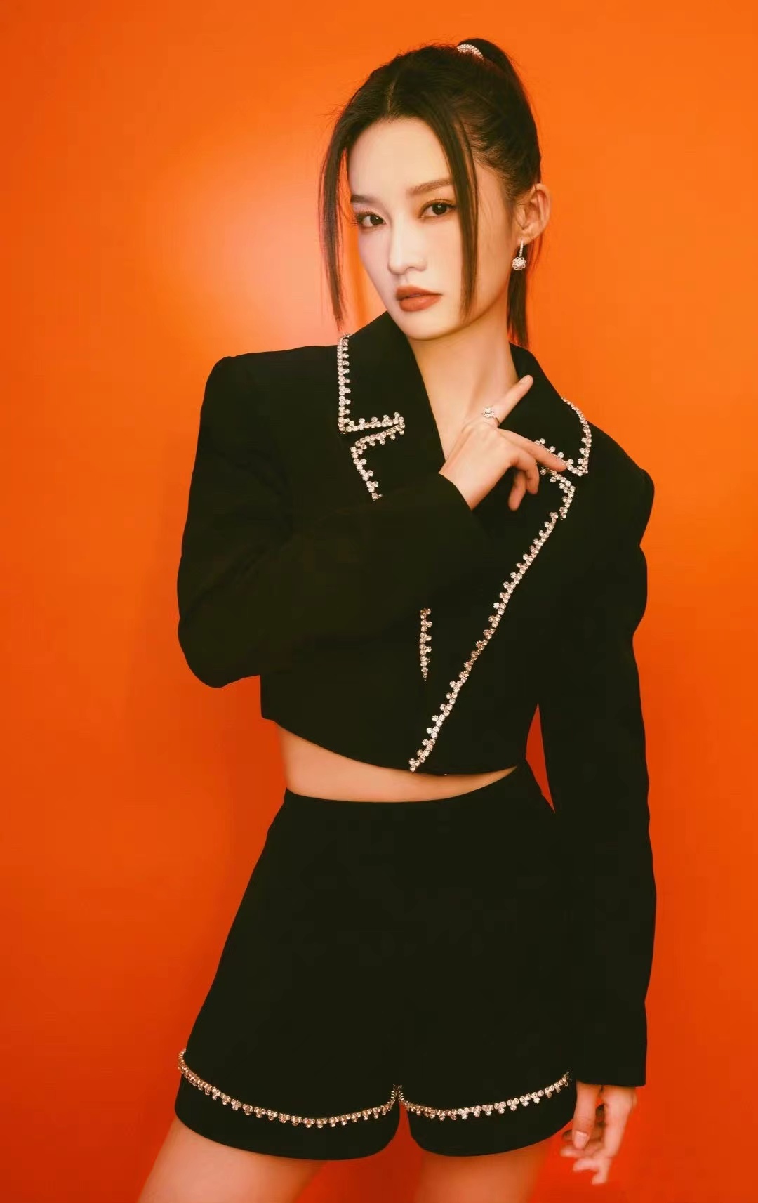 李泌图片大全全身(李沁终于换风格了) - 赤虎壹号