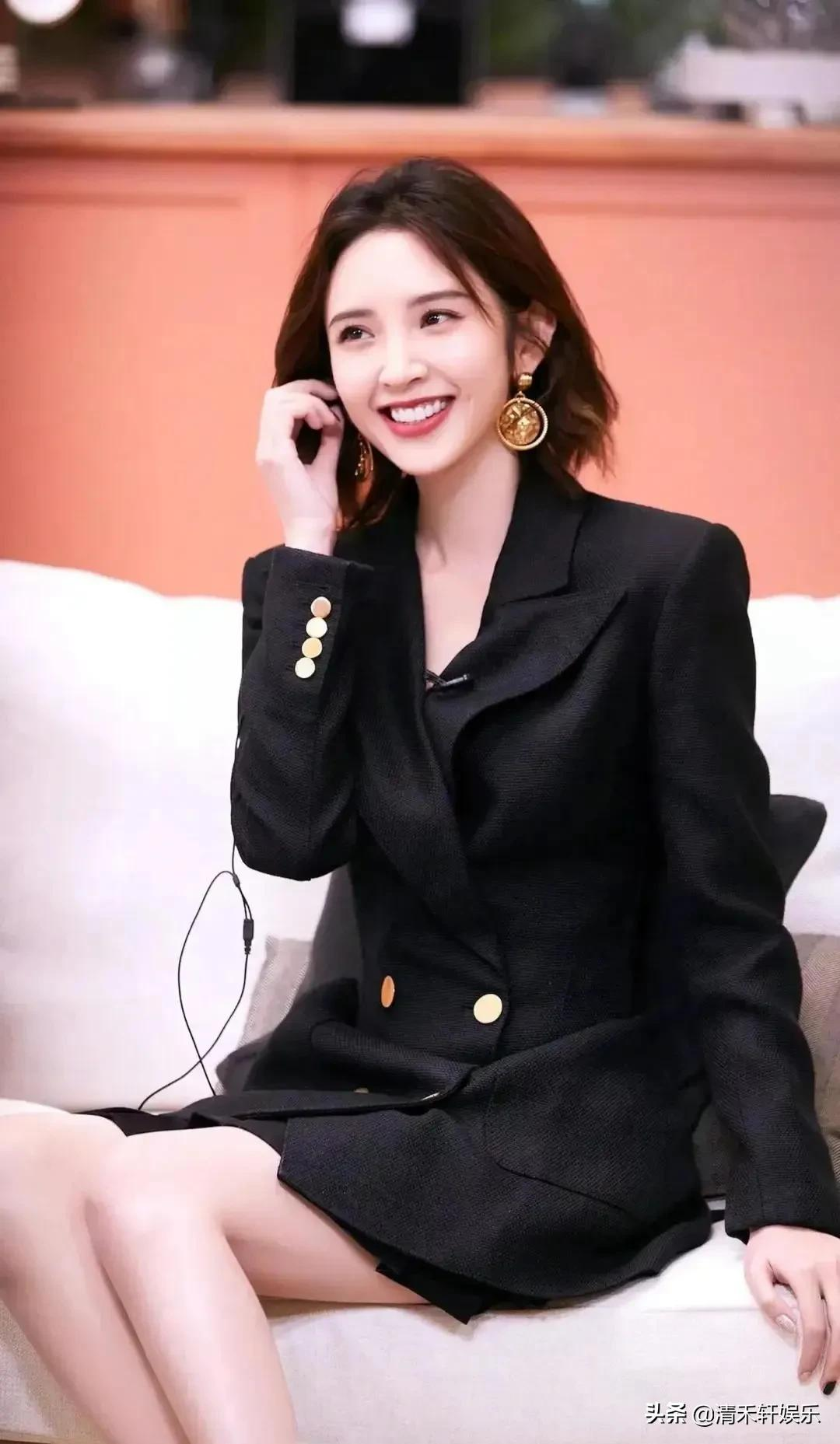 唐艺昕不论短发还是长发，都巨好看。像是画中走出来的美女一样