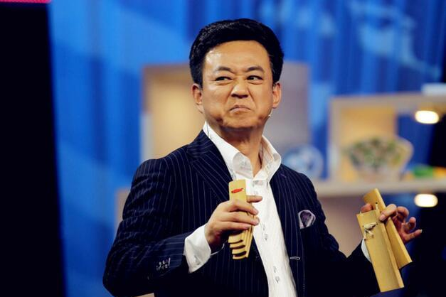 57岁朱军：曾因“骚扰风波”被迫退出央视，如今重返舞台难掩疲态