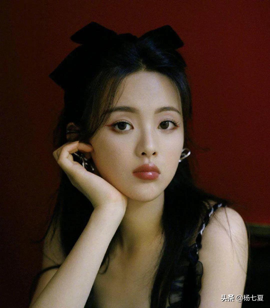 杨超越走红后就是不一样，每组造型都有“看点”，美成时尚模板