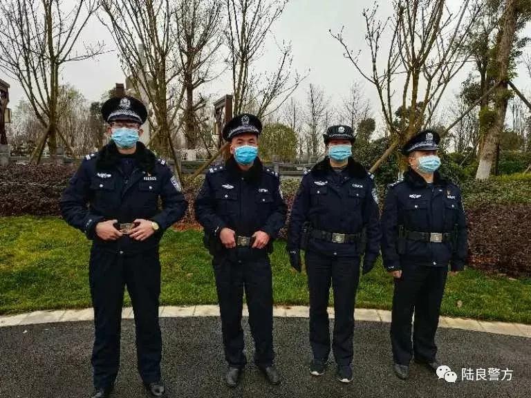 迎风雪 战严寒 群众过大年 爨警保平安