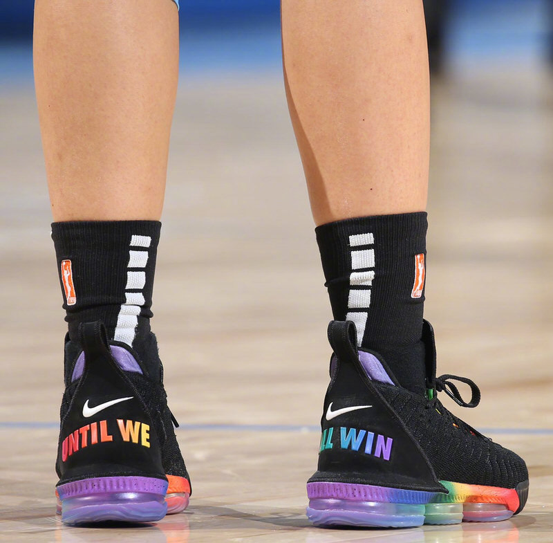 WNBA球员穿了哪些彩虹系列实战篮球鞋？欧文4代KD12代上脚合集