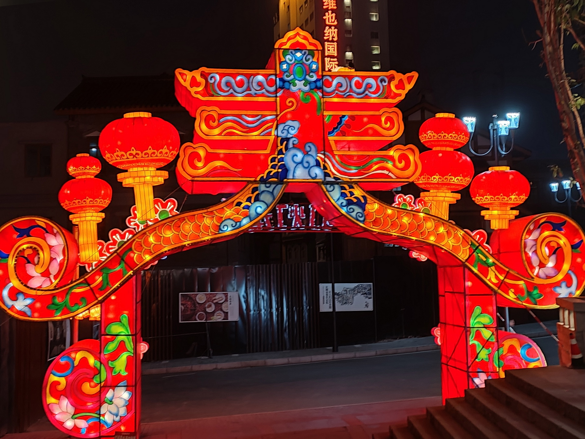 山城夜色十八梯，OPPO Reno7手机为您记录时光之美