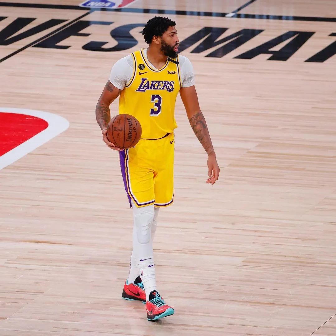 nba有哪些球星不会投三分(三分命中率18.6%！浓眉长达两个月不练投篮！湖人球迷真的失望了)