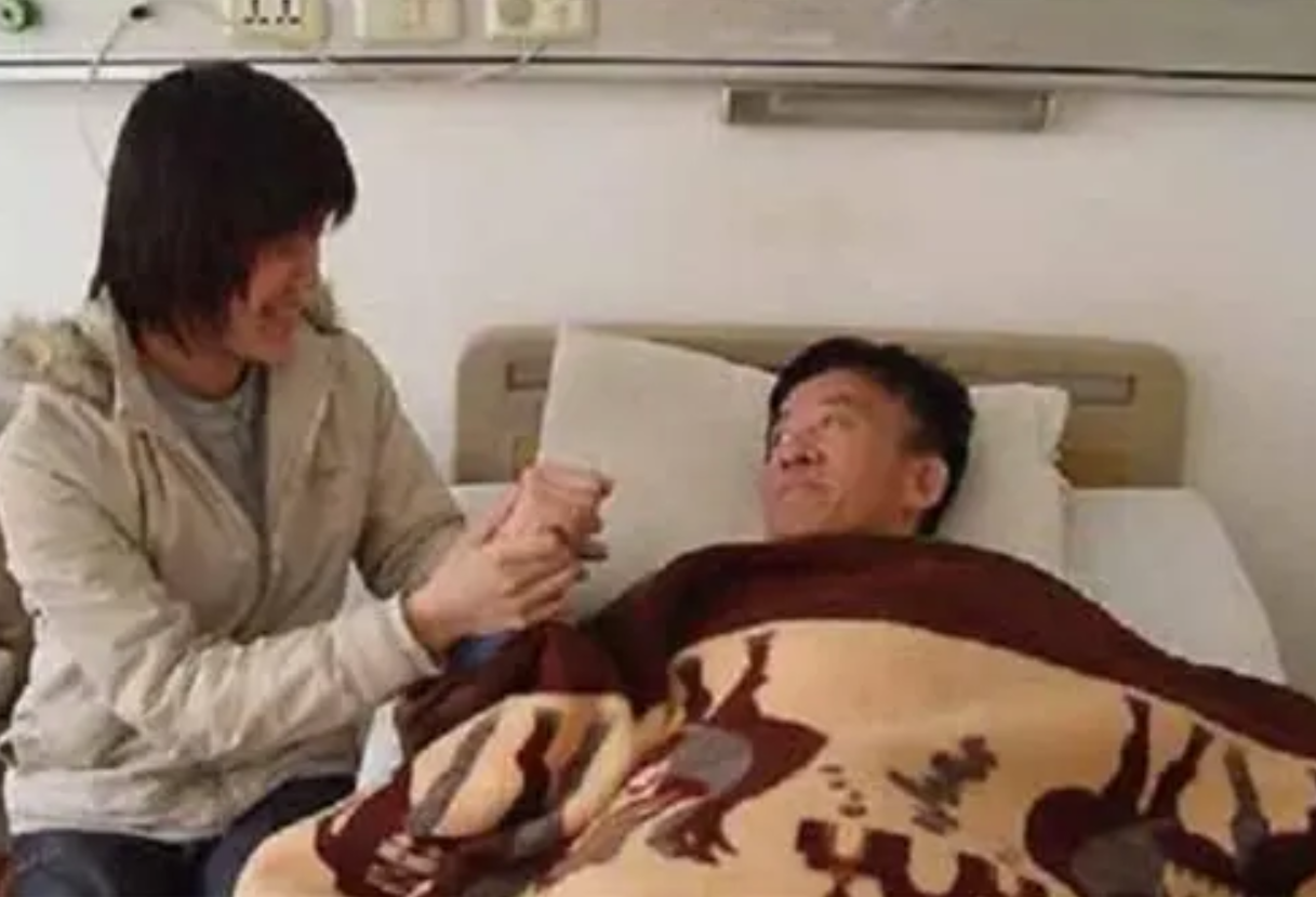 17年前，与瘫痪父亲相依为命，高考763分的广西女孩，现状如何？