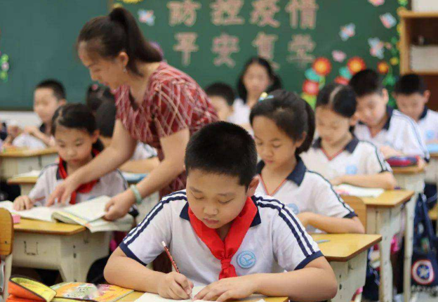 小学生作文《孤独》获满分，全篇没有一句孤独，但又写满了孤独