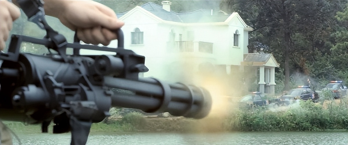 吴京硬汉枪战动作片《战狼》武器解析盘点