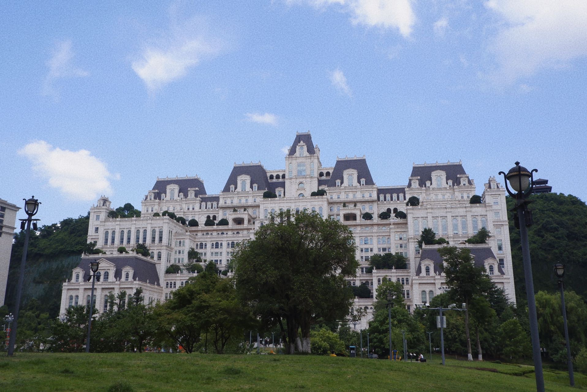 贵阳白宫,造价27亿的私人住宅,成为贵阳新地标,游客都来打卡