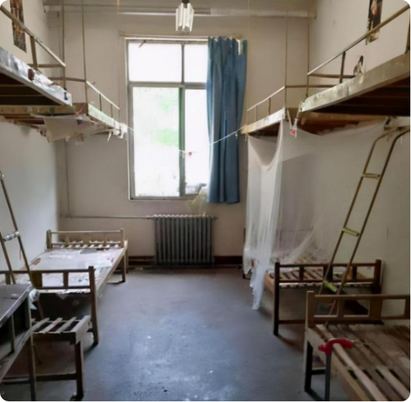 我国“寒酸”高校宿舍排名，房间内设施十分破旧，宿舍真的好老