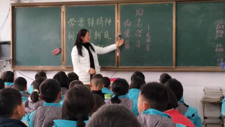 淅川县九重一中开展“学雷锋精神，树文明新风”主题活动