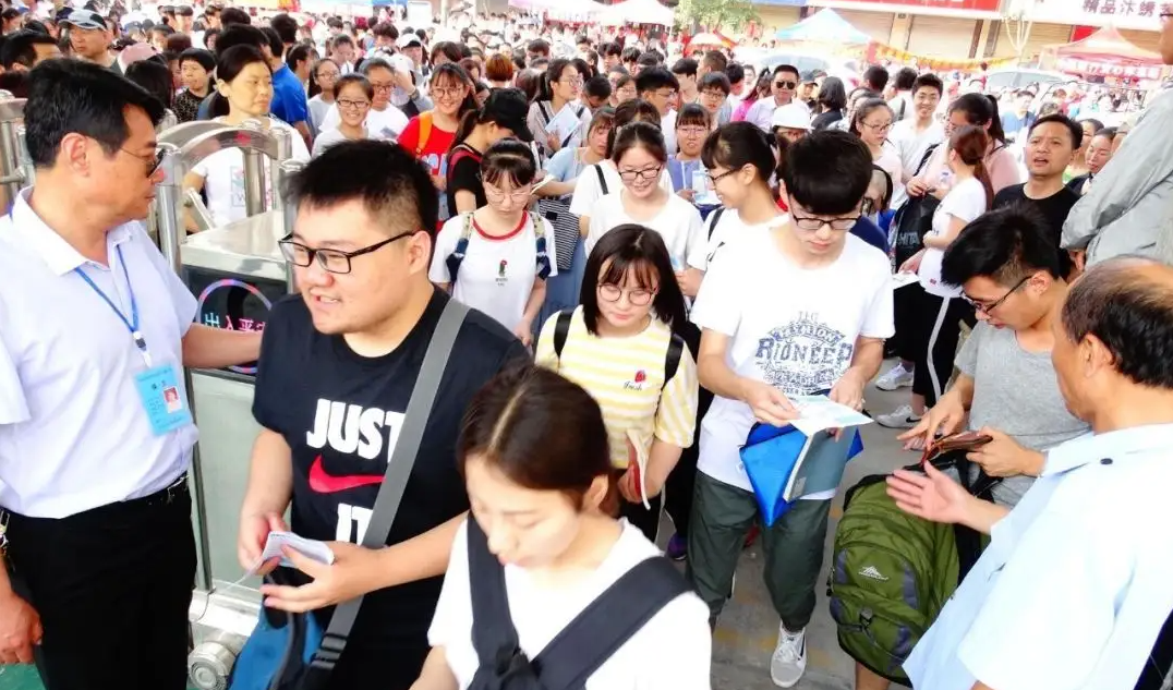 10位明星高考血泪史：李安差0.6分落榜，王志文高考前出车祸