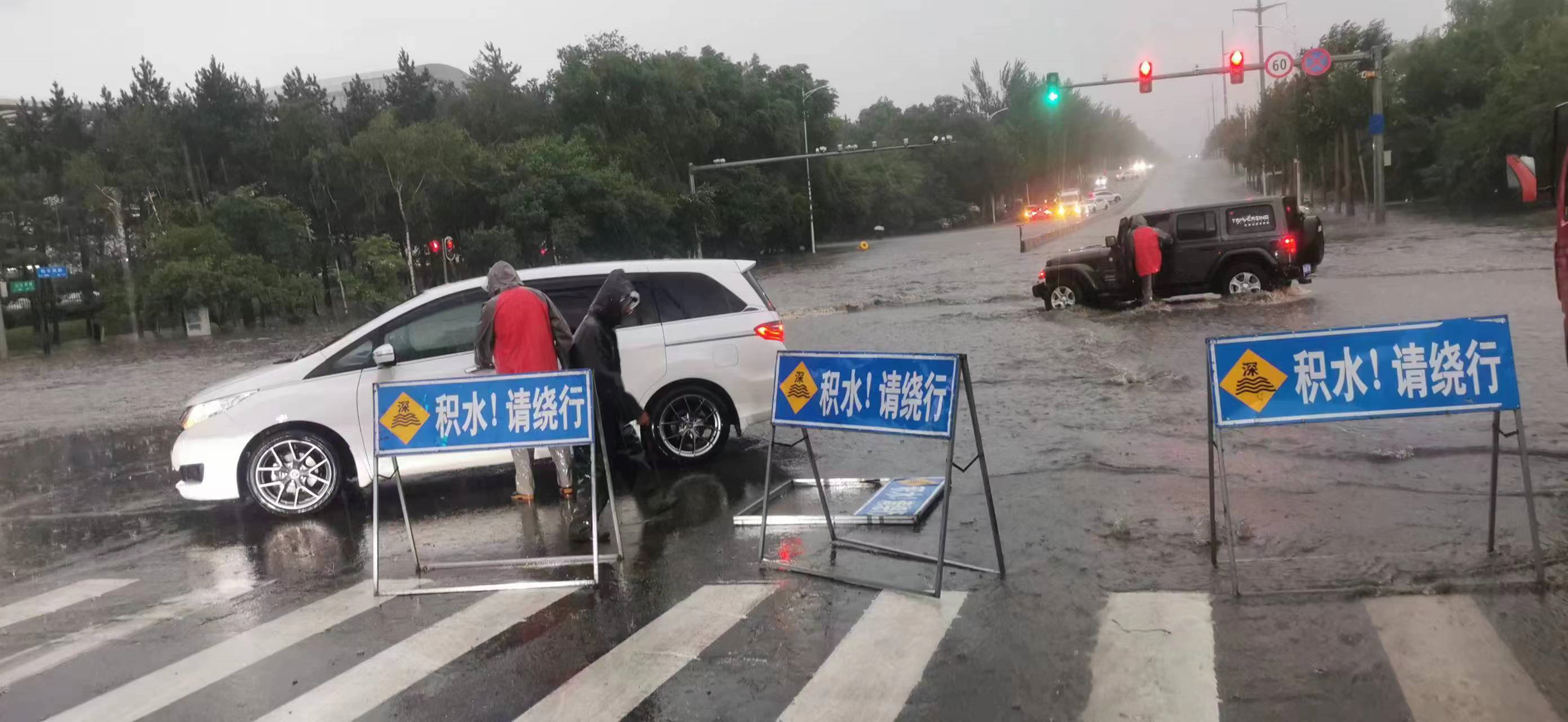 平房区快速响应 有力开展雷暴雨极端天气应对工作