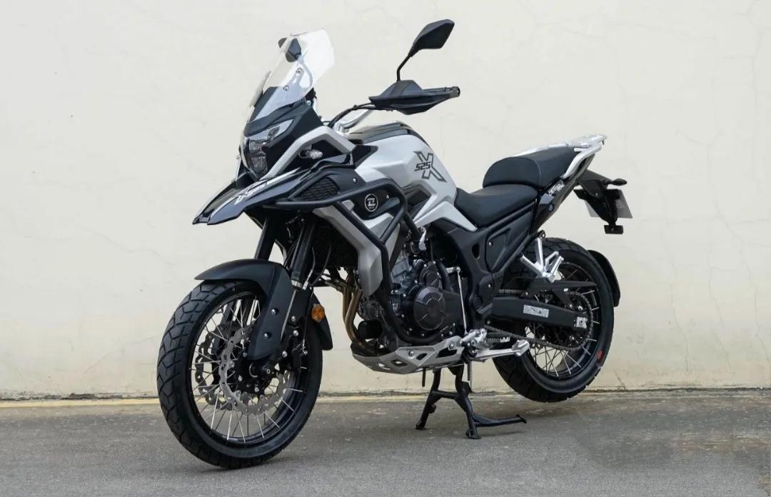 现在骑踏板想换车,本田cb400x和凯越525x,应该如何选呢?