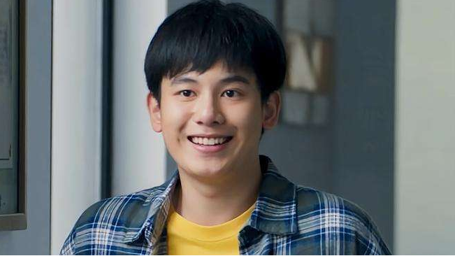 双眼皮如今变成颜值分水岭，有人靠它提升颜值，有人变身悲伤蛙