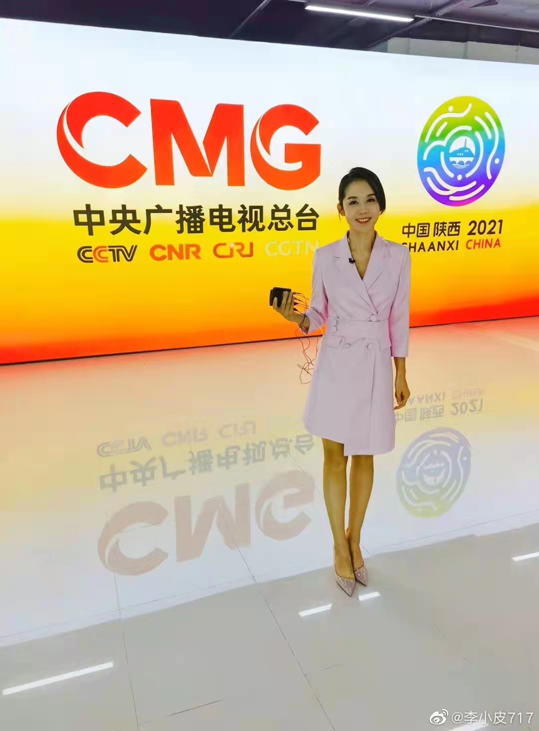 哪里可以看美女直播足球(CCTV5《天下足球》，来了新女主播！山东青岛李蕊，被赞氧气美女)