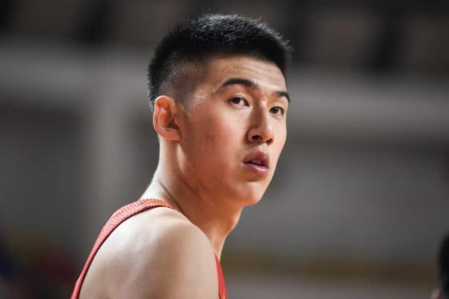 付豪此前1分钟都没上 cba冠军没人上场?