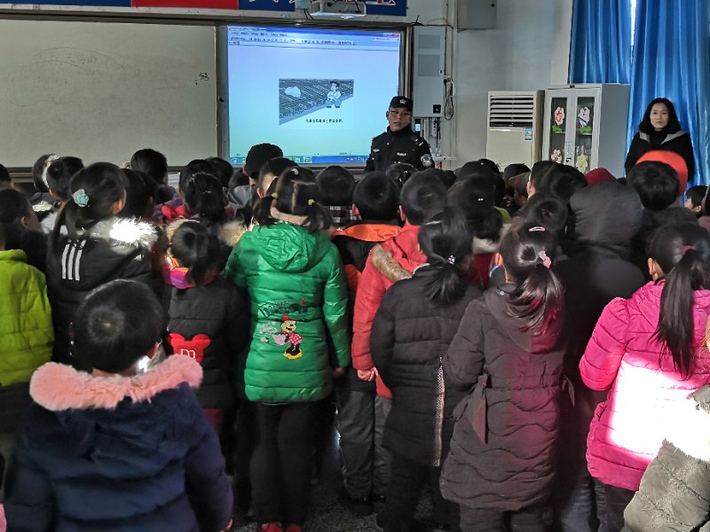 延安铁路公安处蒲城东站派出所：开学第一课 安全记心中