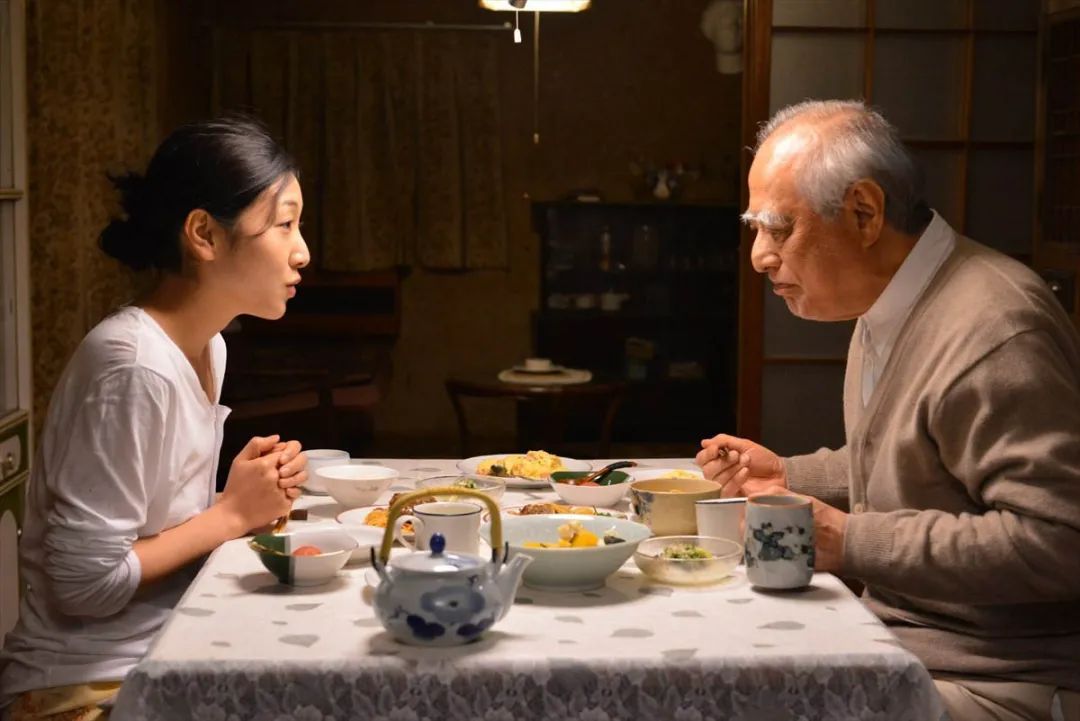 “新型退休压力”日益增多，父母老了孩子还上学，晚婚晚育惹的祸