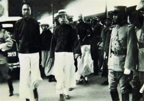 1930年山东小伙高考作文只写28个字,数学交白卷,校长看后录取了他