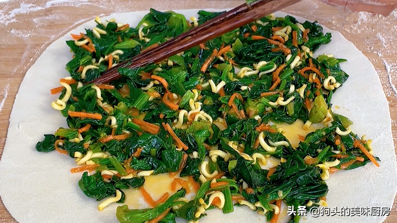 原来蔬菜加面粉这么香？卷一卷上锅一蒸，营养丰富味道鲜美，真香