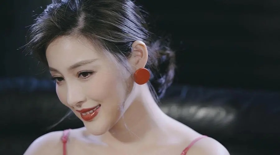 “古装神颜”甘婷婷：被誉为“最美潘金莲”，如今36岁依然单身