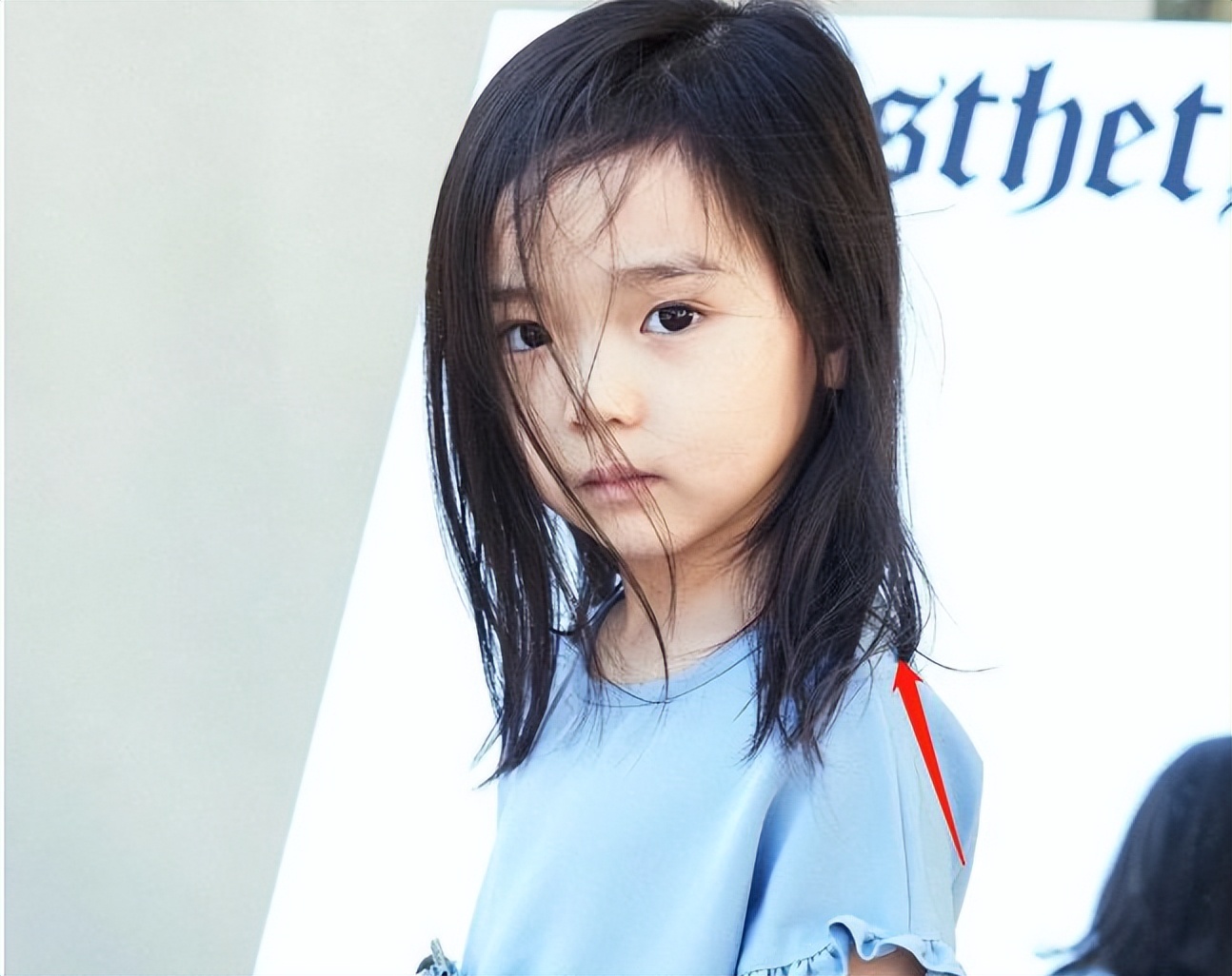 董璇女儿被迫营业赚钱？4岁便出来拍广告，眼神早已透露一切