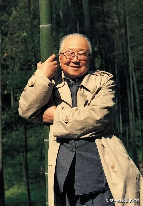 启功与你谈书法(有一次，白岩松问书法家启功你是书法协会的名誉会长)