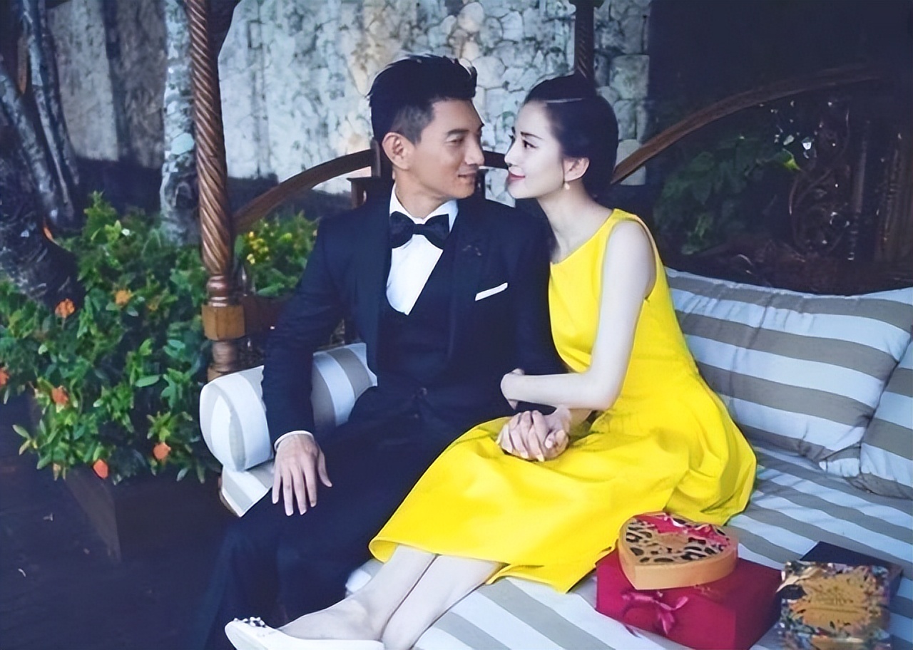 杨颖与黄晓明宣告离婚，世纪婚礼曾经羡煞众人，讲排场有必要么