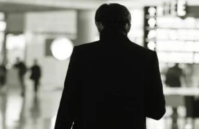 2003年，一名21岁美女教师惨死在宿舍，3年后唯一嫌疑人被判无罪