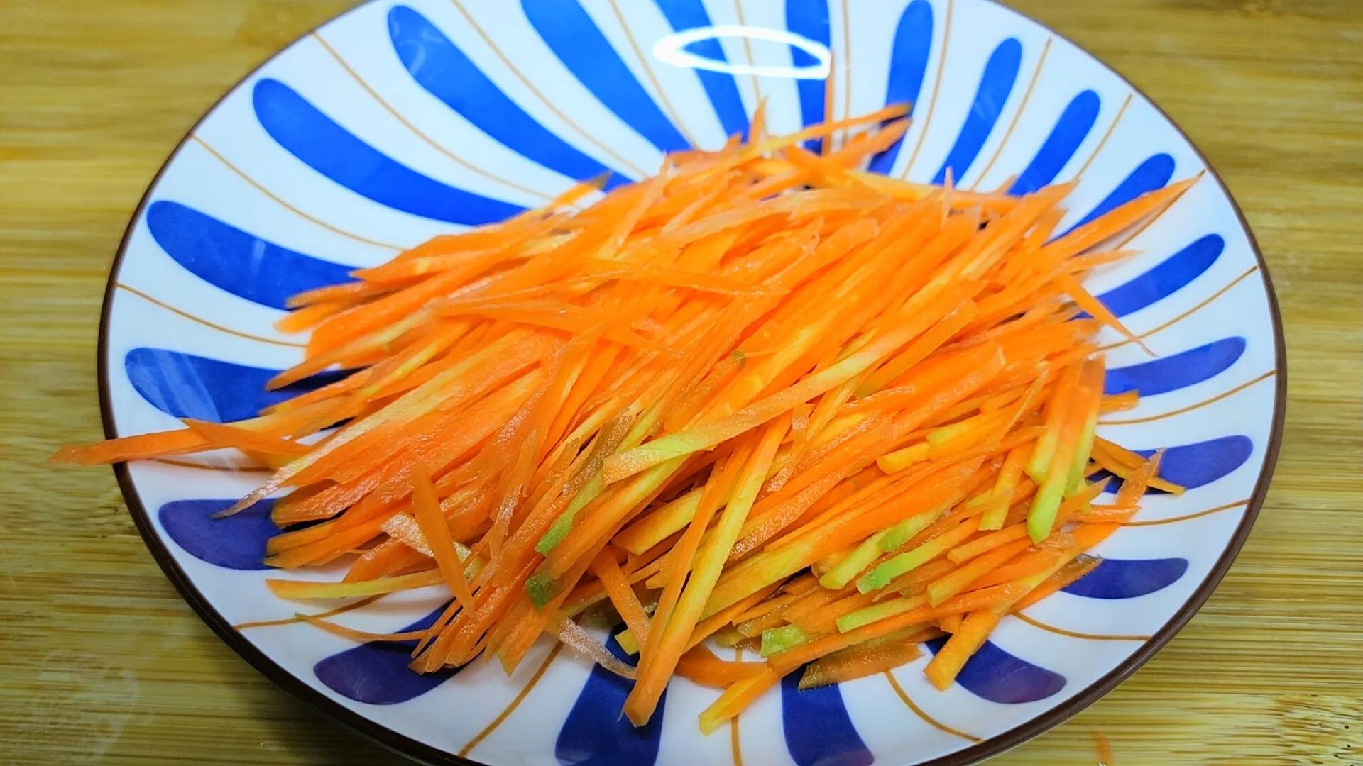图片[3]-【菠菜鸡蛋卷】做法步骤图 营养爽滑 去饭店都吃不到-起舞食谱网