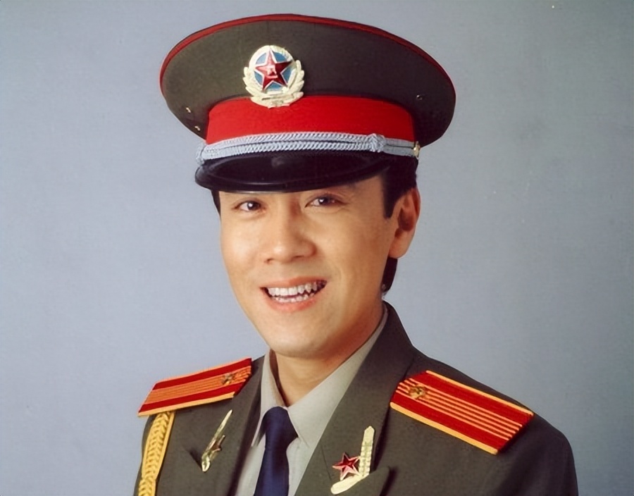 不仅名气大，军衔也高到吓人！这12个明星，个个一身正气堪称清流
