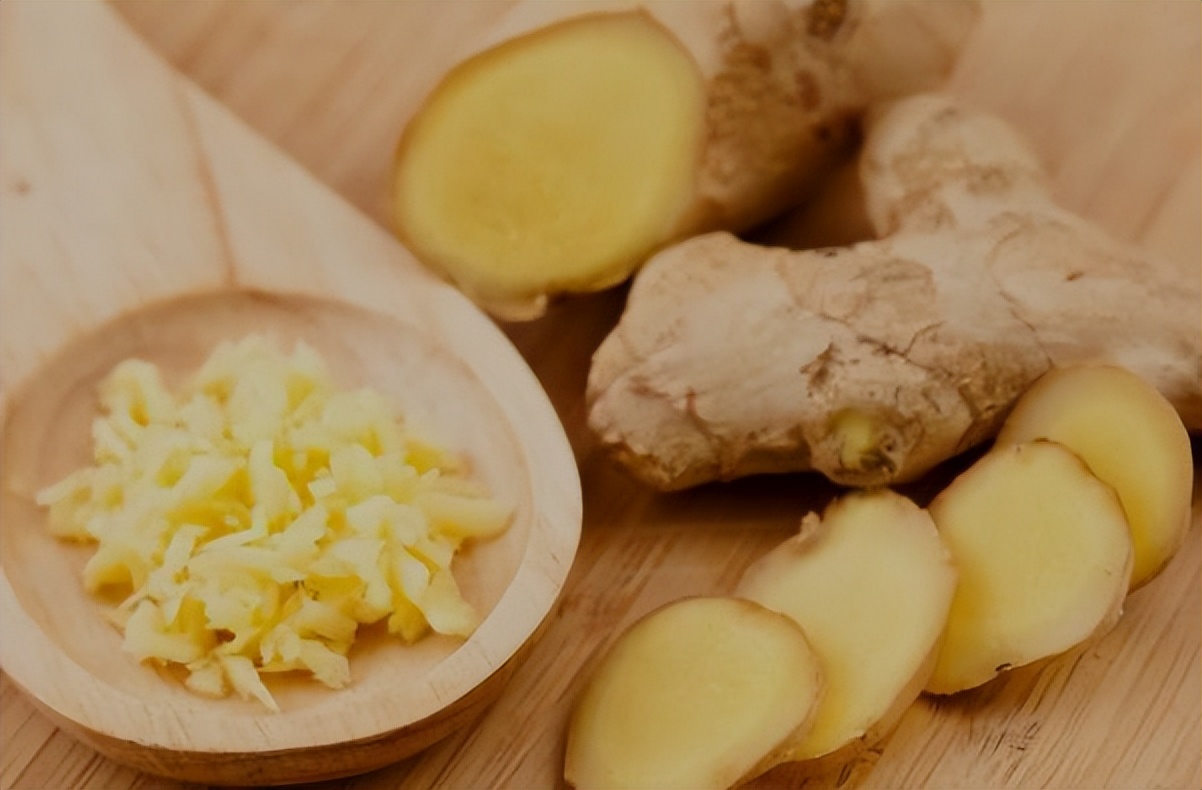 吃姜不去皮 吃错伤自己 生姜要不要去皮 尽量别做错 天天看点