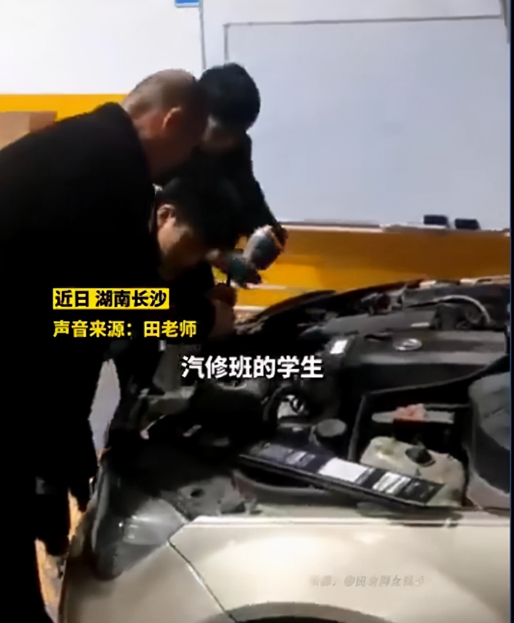 汽修班学生拆老师奔驰车“练手”，组装完剩一堆螺丝，这老师能处
