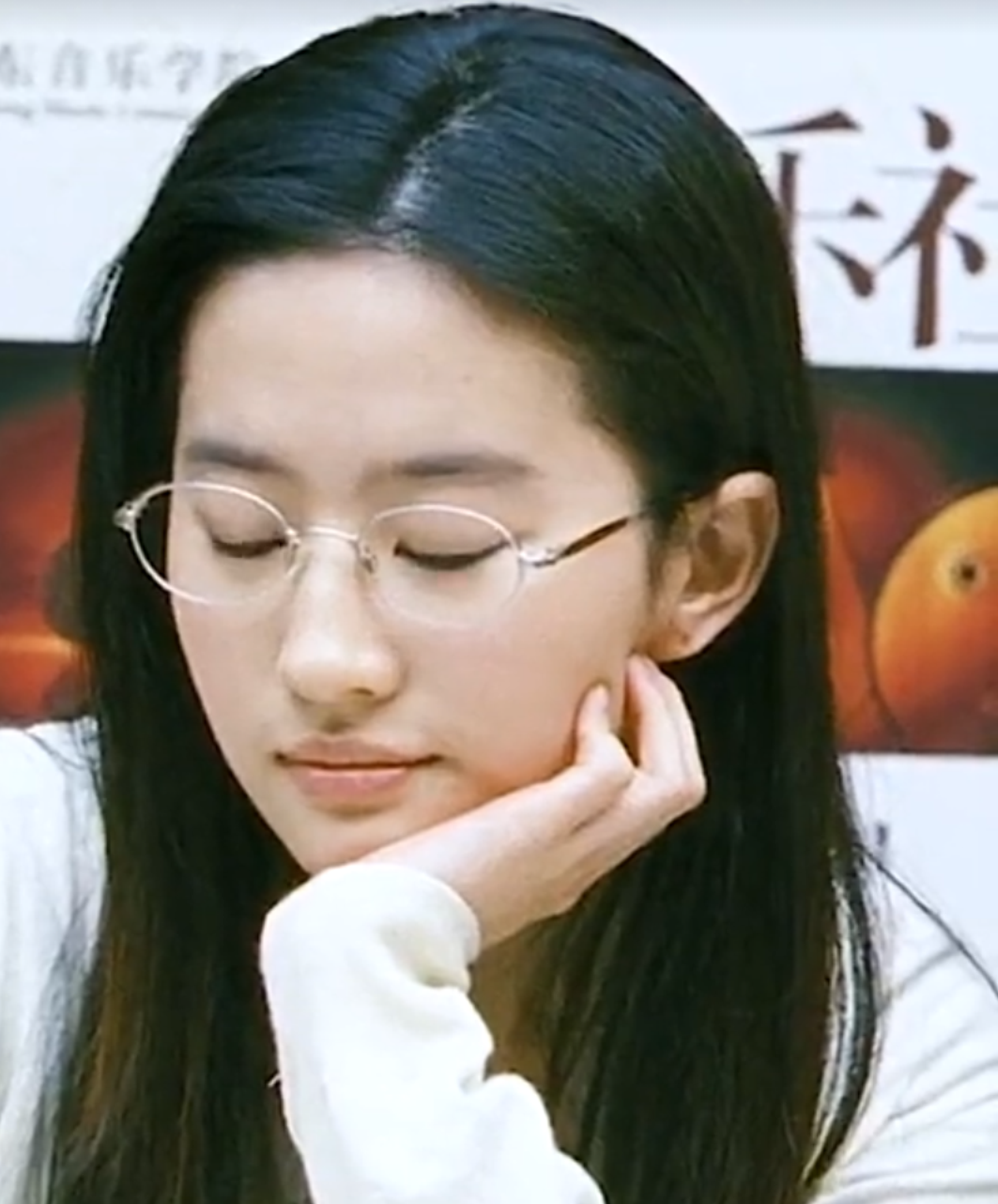 白百何憔悴，马伊琍蜡黄，刘亦菲像开了磨皮，素颜拍戏的明星好敢