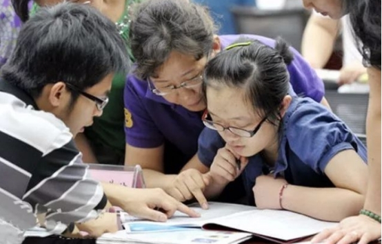 大学里最容易挂科的四个专业，熬夜是常事，找工作却很容易