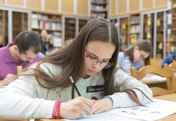 汉语被纳入俄罗斯高考，拿到试卷“一脸懵”，友谊的小船说翻就翻