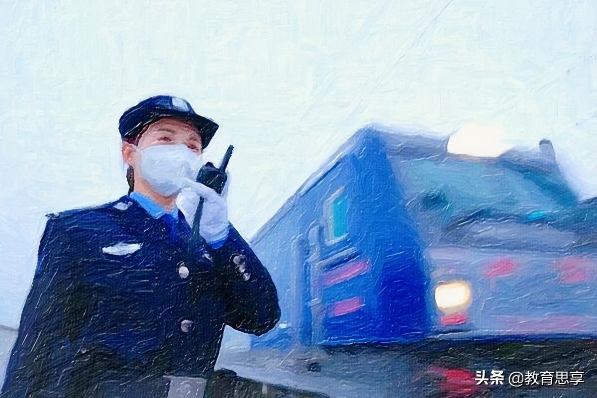 24年前洪水中抱树获救的小女孩，如今穿上了警服