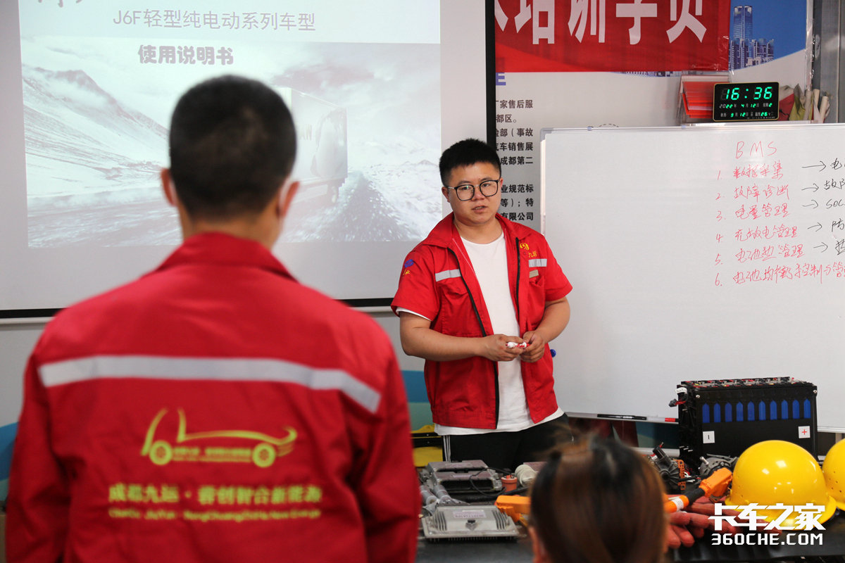 解放轻卡人物传，29岁成为维修部主任，开挂的人生是什么体验？