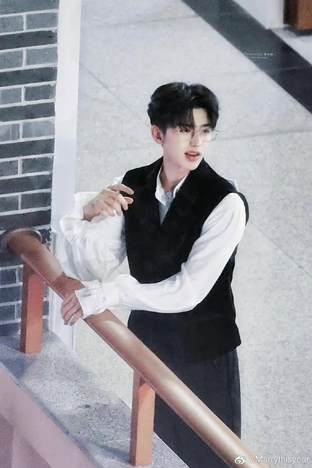 综艺《奔跑吧》最新一期来啦！有精彩的撕名牌大战哦