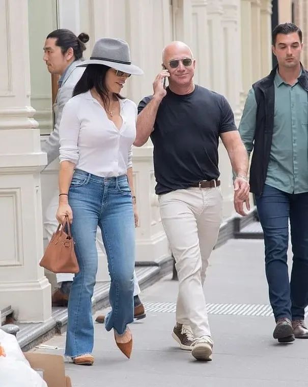 马斯克冷白皮大肚腩辣眼睛！嘲比尔盖茨身材不好的他，原来是垫底