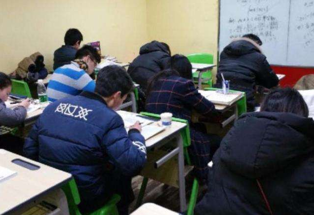 高三下半学期很重要，学生是否应该补课？看看班主任怎么说的
