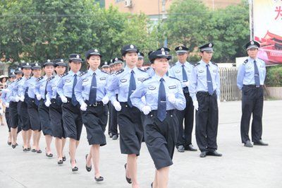 警徽闪耀一一记第二个人民警察节 作者：七团王抗林