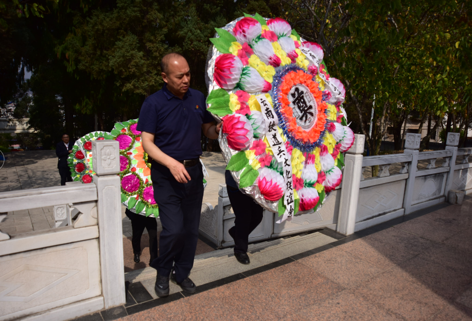 祭扫 正值人间四月天 文/王昌尧 摄影/王昌尧 吕林