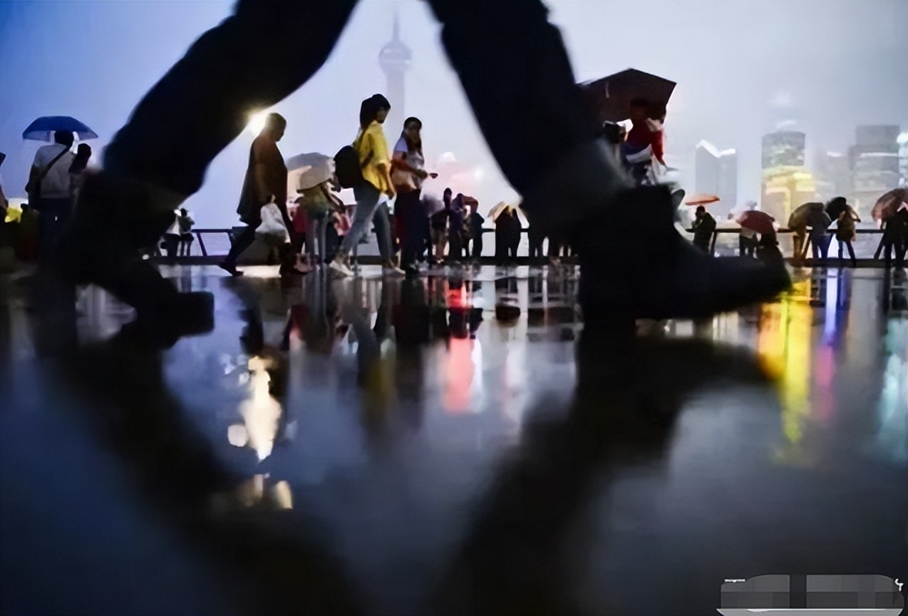 “一天都不想多待”，上海多所高校提前放暑假，两市迎接方式亮了