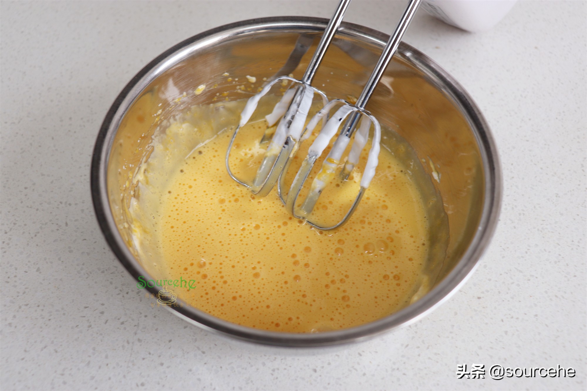 戚风蛋糕掌握3个技巧，不开裂不塌陷，蓬松香软，很好吃